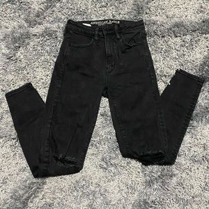 Women’s American Eagle size 2 SHORT ripped knees